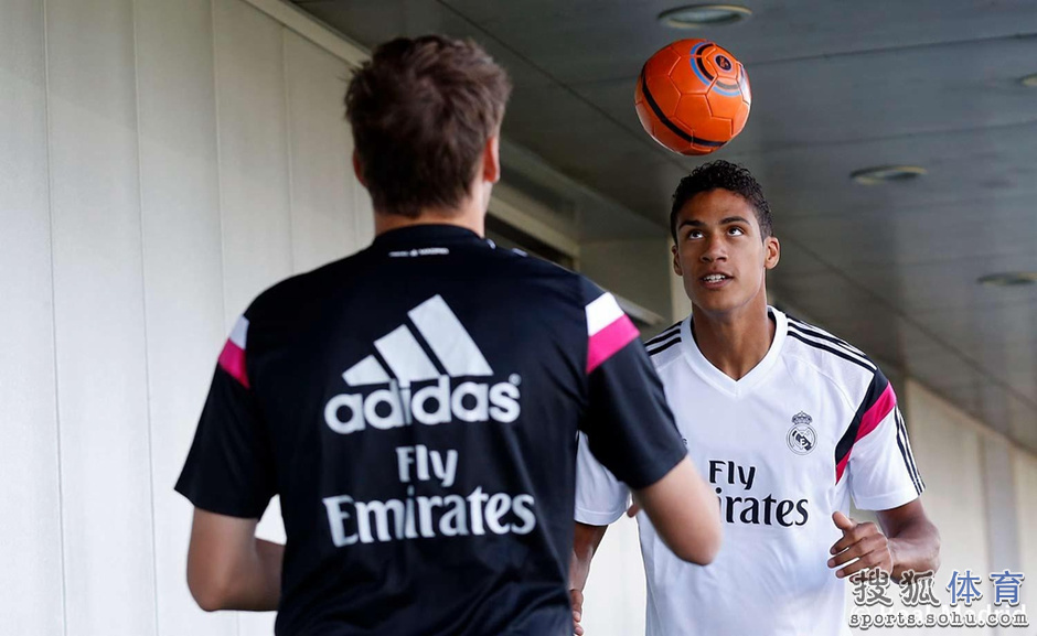 爱游戏注册-C罗在加拿大队比赛中出色发挥，战术调整引发热议！的简单介绍